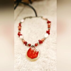 Coral necklace with different chades and stones